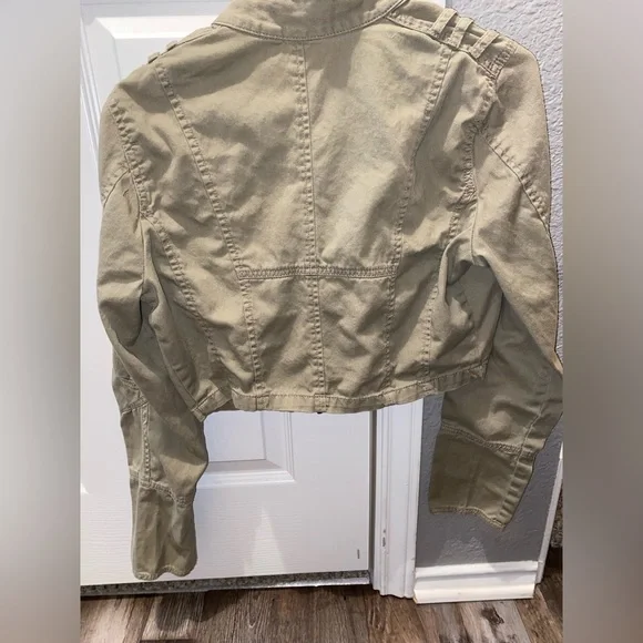 Mudd Cropped Jacket | Army Military Style - Picture 3 of 5